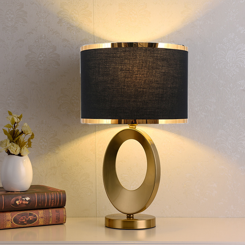 Lighting Decor Room - โคมไฟตั้งโต๊ะขนาดเล็กสไตล์นอร์ดิกสุดหรูหรา สำหรับห้องนอน ห้องนั่งเล่น ห้องทำงาน ดีไซน์เรียบง่ายทันสมัย ตกแต่งแบบเรโทรน่ารัก