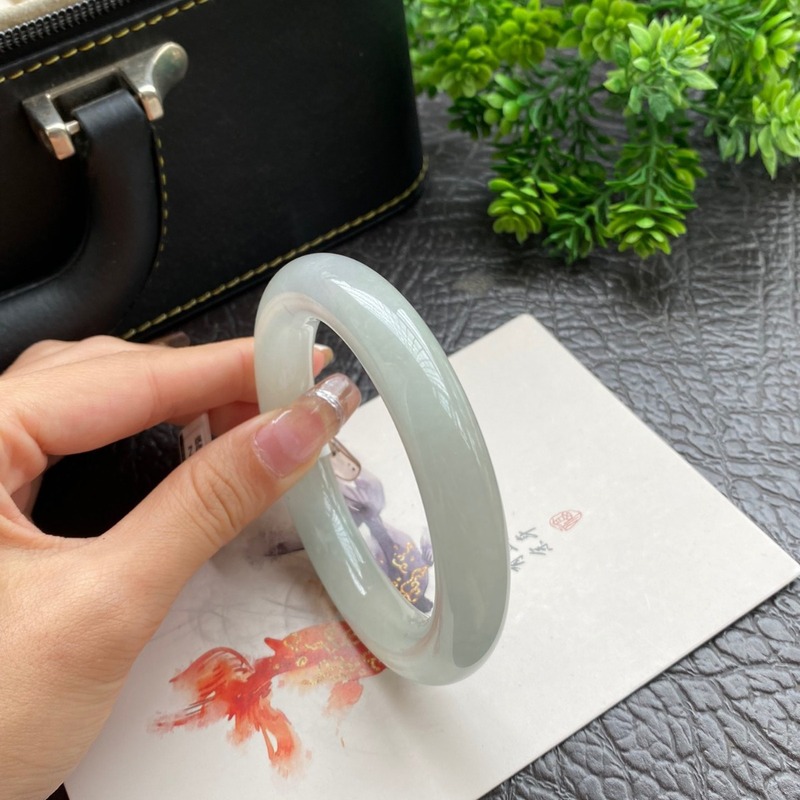 สร้อยข้อมือหยกพม่าสำหรับผู้หญิ - Lighting & Home Decor Studio Photos บทวิจารณ์และราคา